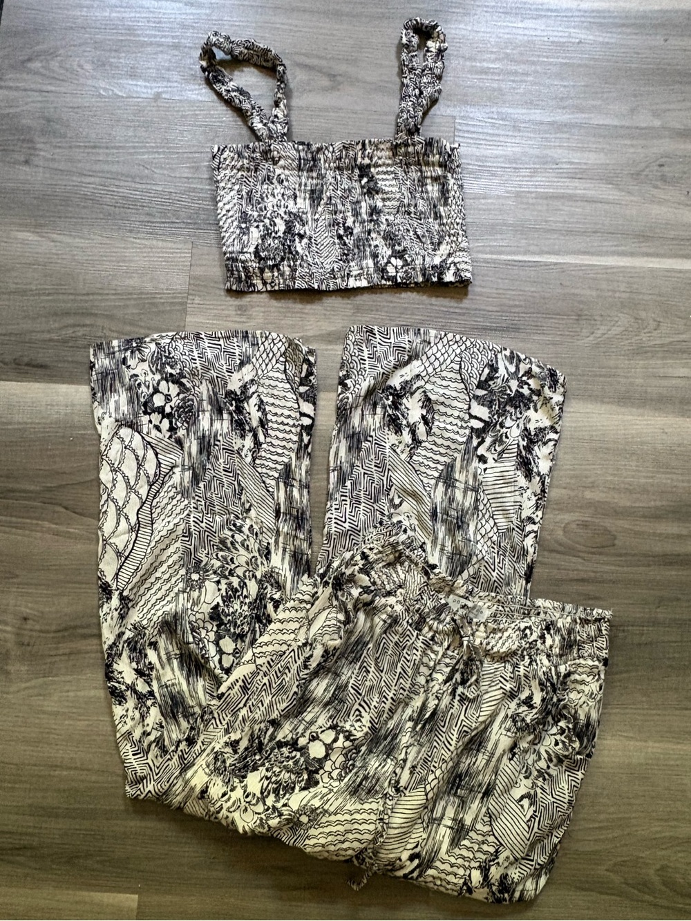 Paper Crane Black & White Abstract Print Two-Piece Set